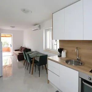 Alfonso Apartment